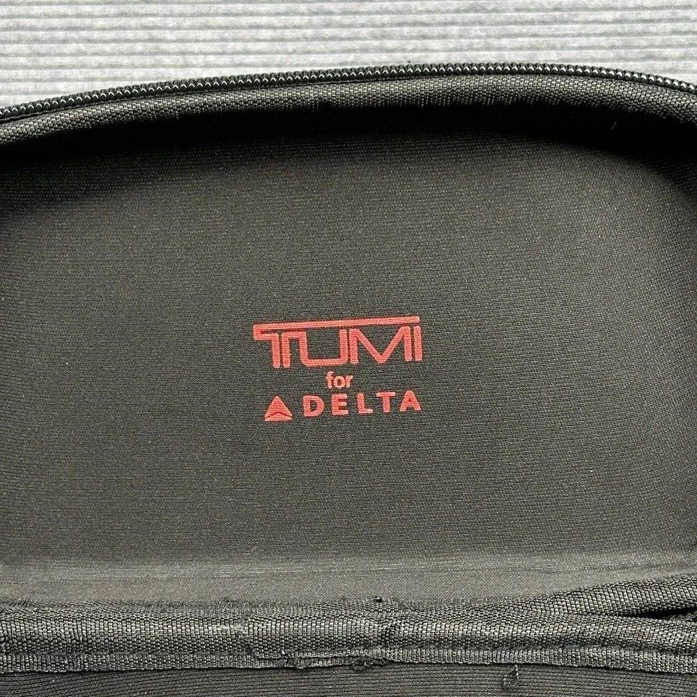 Tumi for Delta Navy Blue Ballistic Nylon Amenity Kit Travel Case With Kiehls Y2k